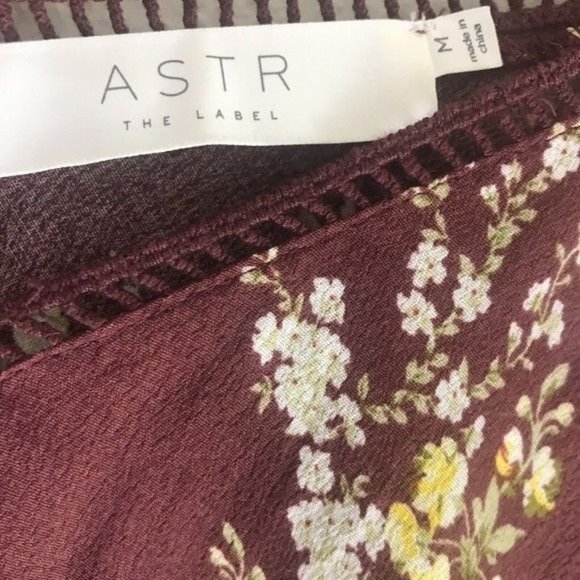 ASTR THE LABEL Amina Floral Cold Shoulder Romper Size Medium - Picture 7 of 9